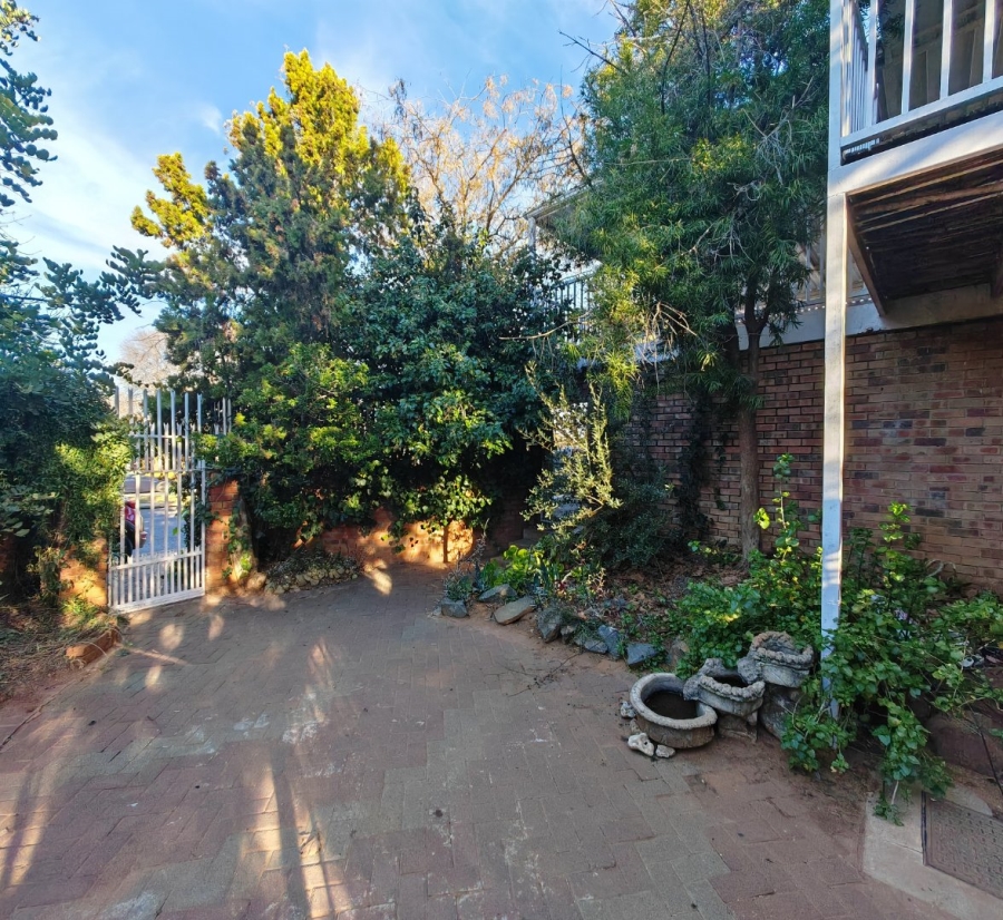 6 Bedroom Property for Sale in Heuwelsig Free State